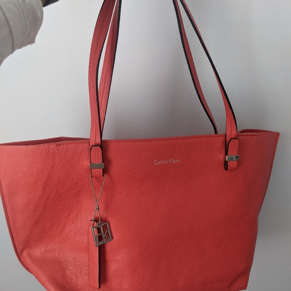 Calvin Klein - Picture 2 of 6